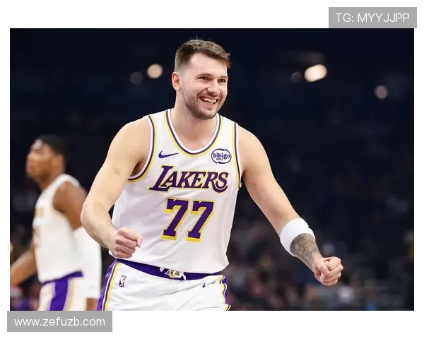 雷迪克赞东契奇扣篮精彩释放情绪让人惊喜